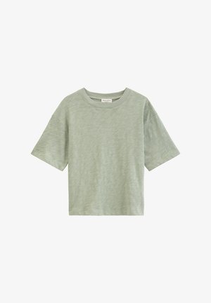 T-shirt vert clair à manches courtes avec col rond et coupe décontractée sur fond blanc.