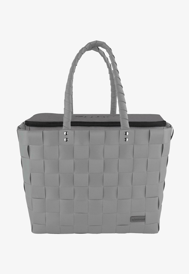 Grau gewebte Tragetasche mit zwei Tragriemen, einem Reißverschluss oben und metallic Akzenten. Verfügt über ein strukturiertes, gitterartiges Muster.