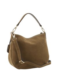 Sac à main en daim marron avec double poignées, quincaillerie dorée et fermeture zippée sur le dessus, incliné pour montrer le devant et le côté.