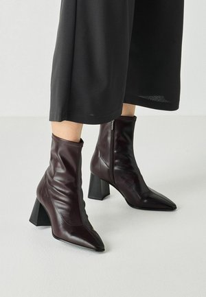 Tamaris, STIEFELETTE - Støvletter - burgundy