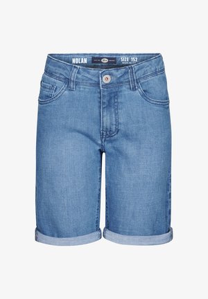 T-paita vaaleasta puuvillasta, lyhyt hihaisena ja sinisellä logolla. Yhdistetty sinisiin farkkushortseihin, valkoisiin kenkiin ja valkoisiin sukkiin, joissa on siniset raidat.