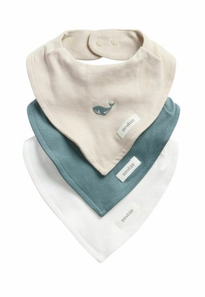 Tre foldede bomulds babyluffer i beige med hvalemotiv, teal og hvid, hver med en "newbie" label og trykknapper.