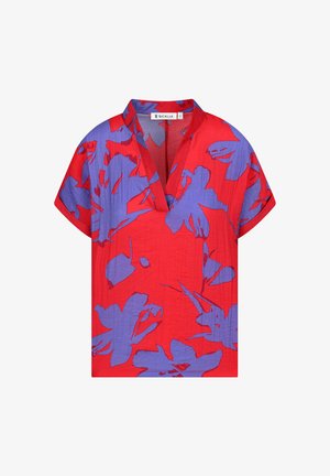 Rote Bluse mit kurzen Ärmeln und floralem Muster in kräftigen lila Blumen, mit V-Ausschnitt. Hergestellt aus leichtem, strukturiertem Stoff.