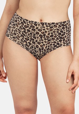 Sømløst undertøj med leopardprint og højtaljet pasform, båret af en person, der viser den nedre del af torsoen og de øvre lår.