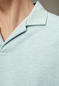 Next CUBAN COLLAR TEXTURED SHORT SLEEVE - REGULAR FIT - Polosärk - light blue