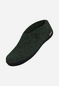 Chaussure slip-on en feutre vert avec une forme arrondie, dotée d'une semelle en caoutchouc noir. Design minimaliste avec une texture lisse et sans matériel visible.