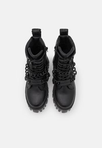 Buffalo LION MID CHAIN - Stivaletti con plateau - black