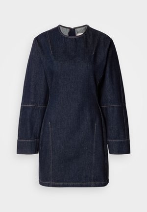 Σκούρο τζιν φόρεμα-τούνα με στρογγυλή λαιμόκοψη, μακριά μανίκια και ορατές ραφές. Διαθέτει πλαϊνές τσέπες και ευθεία σιλουέτα.