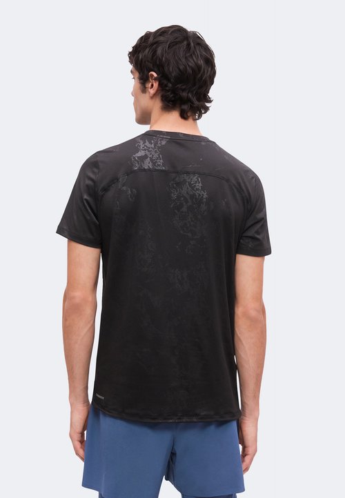 PUMA EMBOSSED TEE - Sports T-shirt - black — foto 3