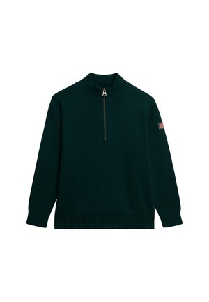 Dunkelgrüner Strickpullover mit hohem Rippkragen und einem halben Reißverschluss. Verfügt über gerippte Bündchen und Saum sowie ein kleines Logopatch am Ärmel.