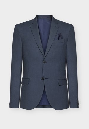 Blazer bleu marine en tissu texturé, avec deux boutons, des revers crantés et un mouchoir de poche ; présente une doublure intérieure contrastée.