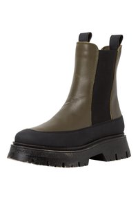 Olivgrüner Leder-Chelsea-Stiefel mit schwarzer Gummisohle, elastischen Seitenpaneelen und Ziehschlaufen; strukturierte Oberfläche und klobiges Plattform-Design.
