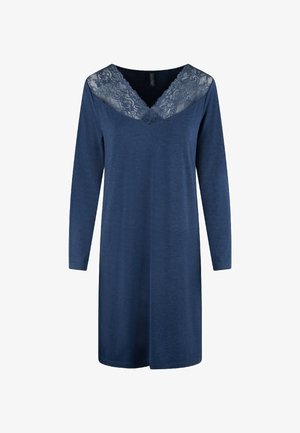Navyblauwe lange mouw jurk met een V-hals en kantaccenten bij de halslijn. Zacht materiaal, knielang, relaxte pasvorm.
