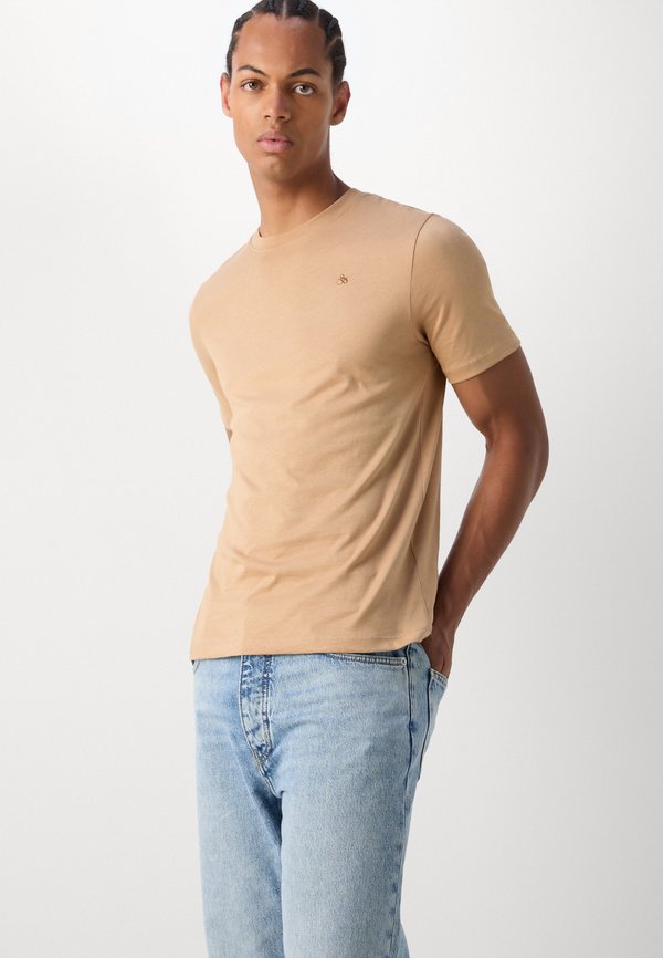 REGULAR FIT ESSENTIAL LOGO - Basic T-shirt - desert sand3