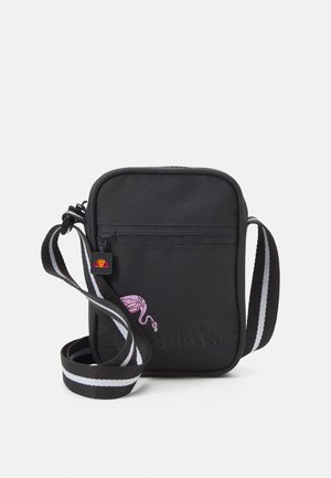 Borsa a tracolla nera con tracolla regolabile a strisce bianche, tasca frontale con cerniera, piccolo motivo di fenicottero rosa e logo del marchio sul pannello frontale.