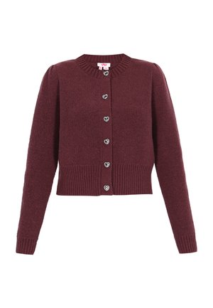 Burgundijska pletena jakna z okroglo ovratnikom, rebrastimi manšetami in robom, ki ima srčaste gumbe po sprednji strani.