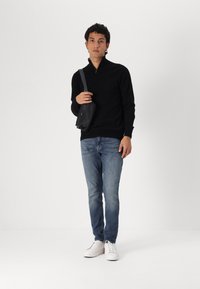 Davida Cashmere MAN HALF ZIP - Džemperis - black