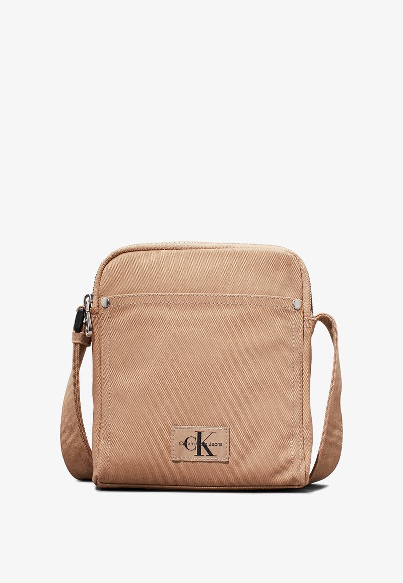 Calvin Klein Jeans ESSENTIALS REPORTER - Torba preko tijela - savannah tan