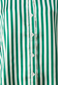 JDY JDYFIFI - Overhemdblouse - cloud dancer/evergreen