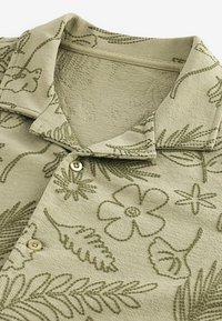 Next TEXTURED SHORT SLEEVE - Camisa - green leaf print