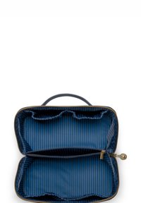 Blauwe stoffen toilettas met gouden rits, voorzien van een interieur bekleed met blauw en marineblauw gestreepte stof. Inclusief een handvat en twee compartimenten.