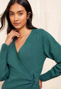 Friends Like These COSY BALLET WRAP- REGULAR FIT - Vesta na kopčanje - green