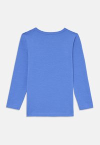 Langarmshirt in einfarbigem Blau, aus weichem Baumwollstoff gefertigt. Verfügt über einen runden Halsauschnitt und einen geraden Saum, ohne sichtbare Muster oder Akzente.