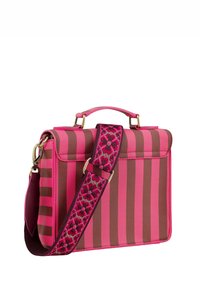 Rechteckige Handtasche aus gestreiftem, strukturiertem Leder in Pink und Braun. Verfügt über einen gemusterten Tragegurt und goldfarbene Beschläge. Kompaktes Design.