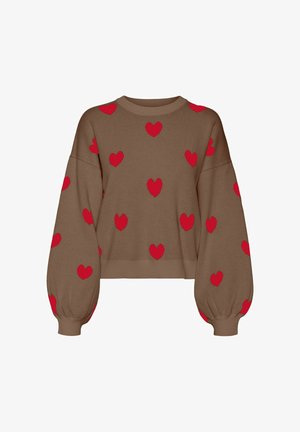Bruine trui met rode hartpatronen, oversized pasvorm, ronde halslijn en ballonslouwen, met een zachte brei textuur en geribbelde zoom.