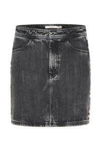 Zwarte denim rok met een aansluitende pasvorm, voorzien van een versleten textuur en decoratieve zilverkleurige hardware langs de zijkanten. Inclusief vijf zakken.