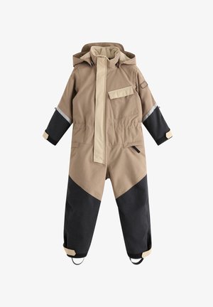 Beige og sort vandtæt snedragt med hætte, frontlynlås, brystlomme og reflekterende detaljer på ærmer og ben. Forstærkede knæ.