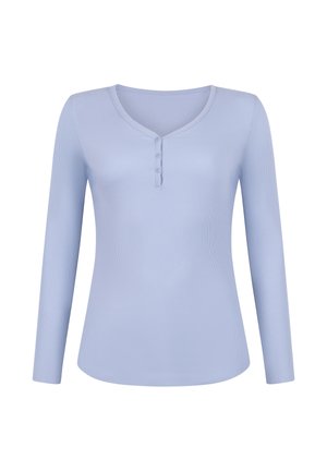Haut à manches longues bleu clair en tissu côtelé, avec un col en V et trois boutons au niveau du col. Texture lisse avec une coupe ajustée.