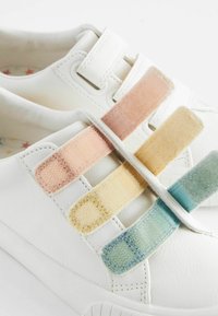 Next Tenisky - white rainbow
