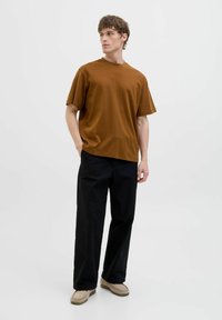 Jack & Jones JJEURBAN EDGE TEE NOOS - T-shirts basic - monks robe