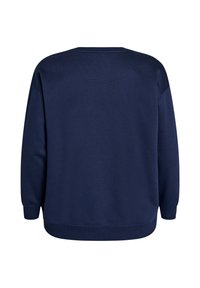 Námornícky modrý sveter s voľným strihom, dlhými rukávmi a okrúhlym výstrihom. Mäkka tkanina s rebrovanými manžetami a lemom. Minimalistický dizajn.