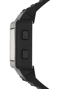 Svart digital klocka med fyrkantig urtavla, två sidoknappar och ett texturerat gummiband. Designen är stilren med en matt finish.