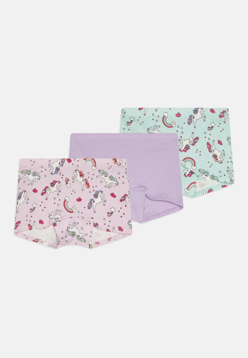 Tre paia di pantaloni corti: uno lilla, uno azzurro chiaro con unicorni e uno rosa con unicorni, arcobaleni e motivi a cuore.