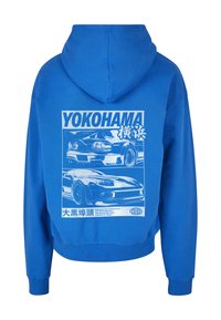 Modra bombažna jopa s kapuco, na hrbtni strani z grafičnim tiskom avtomobilov in japonskim besedilom, z žepom kenguru in rebrastimi manšetami.