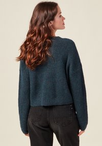 BONOBO Jeans MIT LANGEN ÄRMELN CROPPED - Maglione - bleu canard