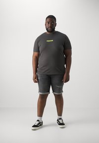 Jack & Jones JORTOKYO TEE CREW NECK - T-shirt print - raven