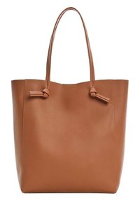Brązowa skórzana torba tote z gładkim wykończeniem, dwoma długimi uchwytami i misternymi akcentami w postaci węzłów na górze. Strukturalny kształt, brak widocznych zapięć.