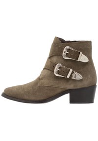 Pavement Ankle boot
