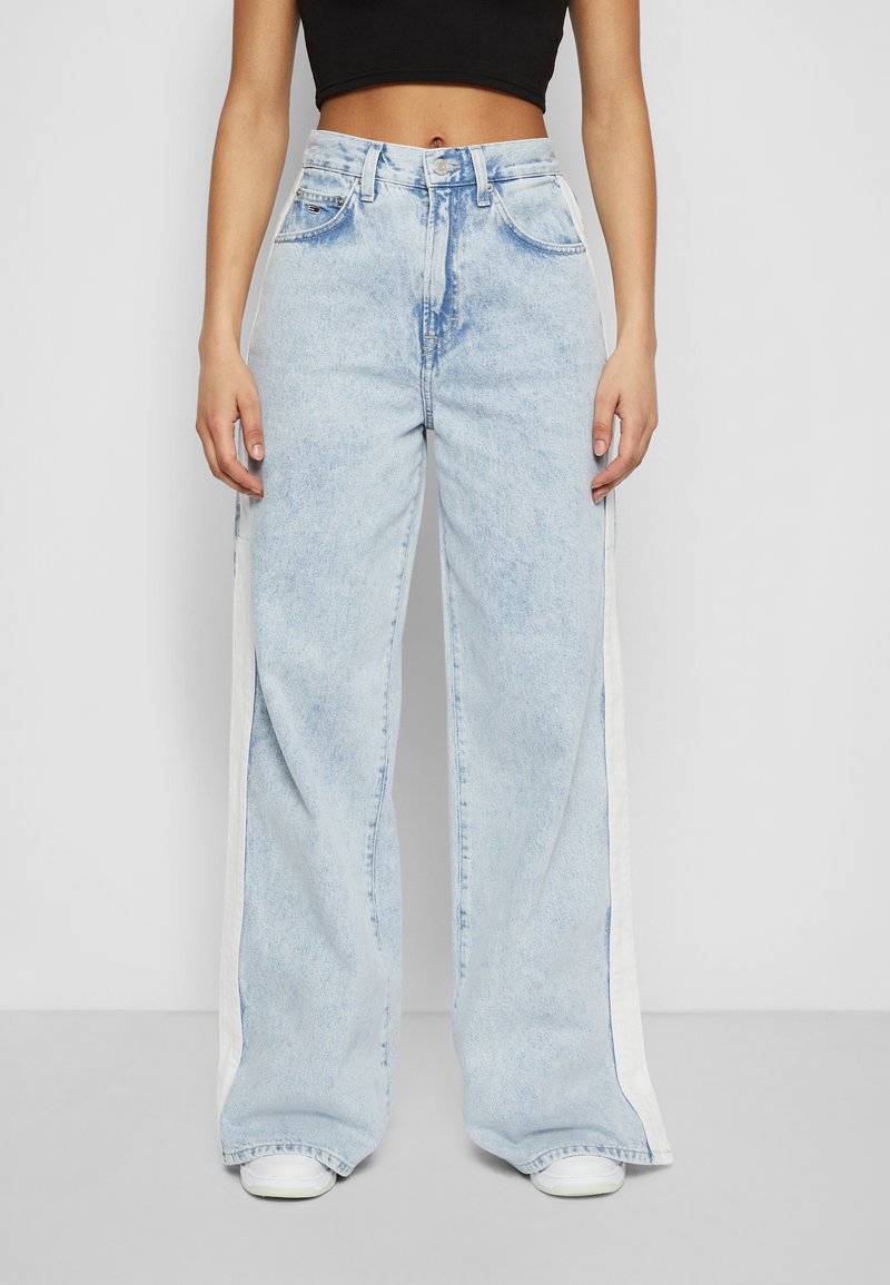Tommy Jeans CLAIRE WIDE TAPE Relaxed fit jeans denim light/light