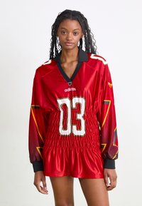 adidas Originals Trikotāžas kleita - better scarlet