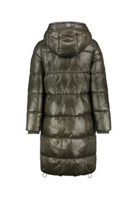 Olijfgroene pufferjas met een capuchon, voorzien van gestikte secties, elastische manchetten en trekkoorden aan de onderkant voor verstelbaarheid.