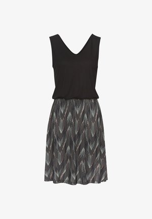 Mouwloze jurk met een zwarte top en een gemêleerde grijs rok met verticale strepen en chevronpatroon, gemaakt van lichtgewicht stof.