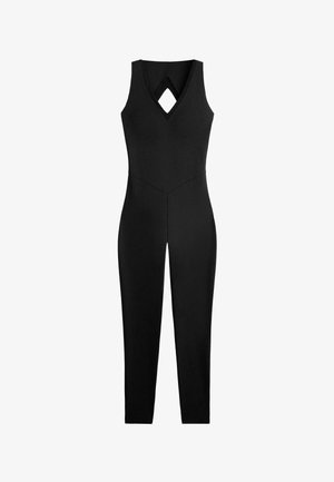 Črni brezrokavnik kombinezon z V-izrezom, oprijetim pasom, zoženimi hlačnicami in majhno trikotno izrezom pod vratnim izrezom na hrbtni strani.