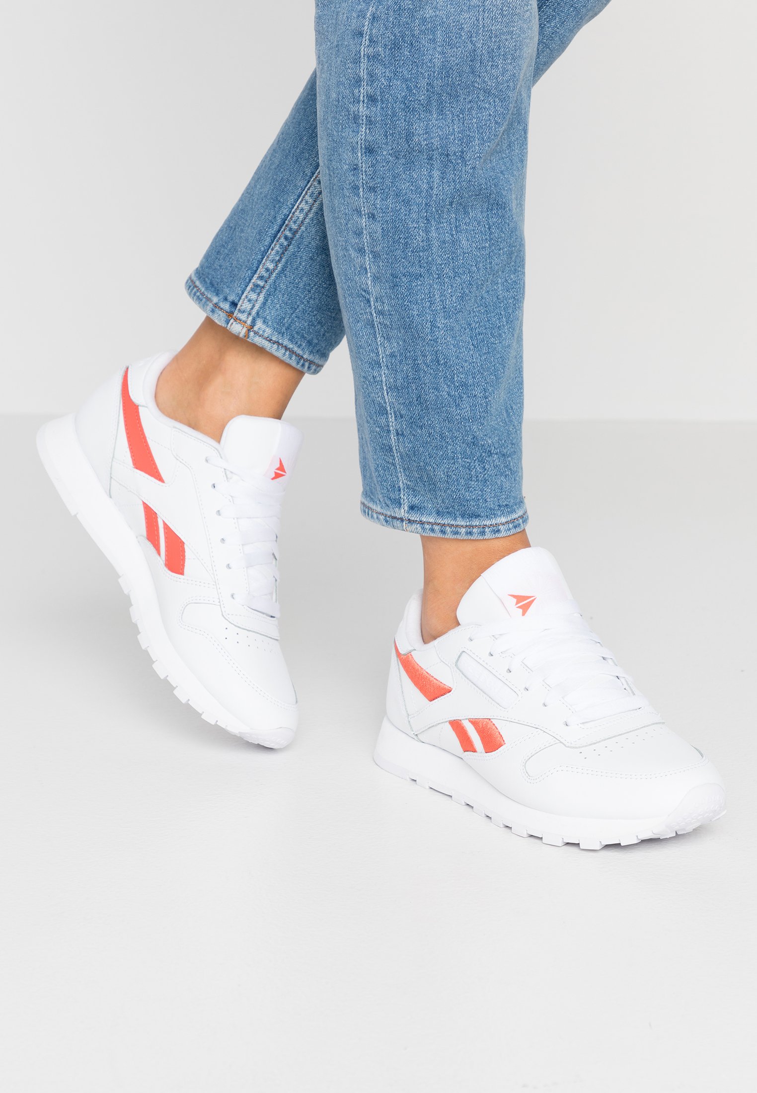 reebok classic leather opal white rosette spirit