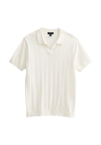 Polo-shirt blanc à manches courtes avec une texture côtelée et un col classique. Design simple avec des rayures verticales pour un détail supplémentaire.