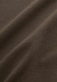 Next ESSENTIAL CREW NECK - Základné tričko - brown dark chocolate